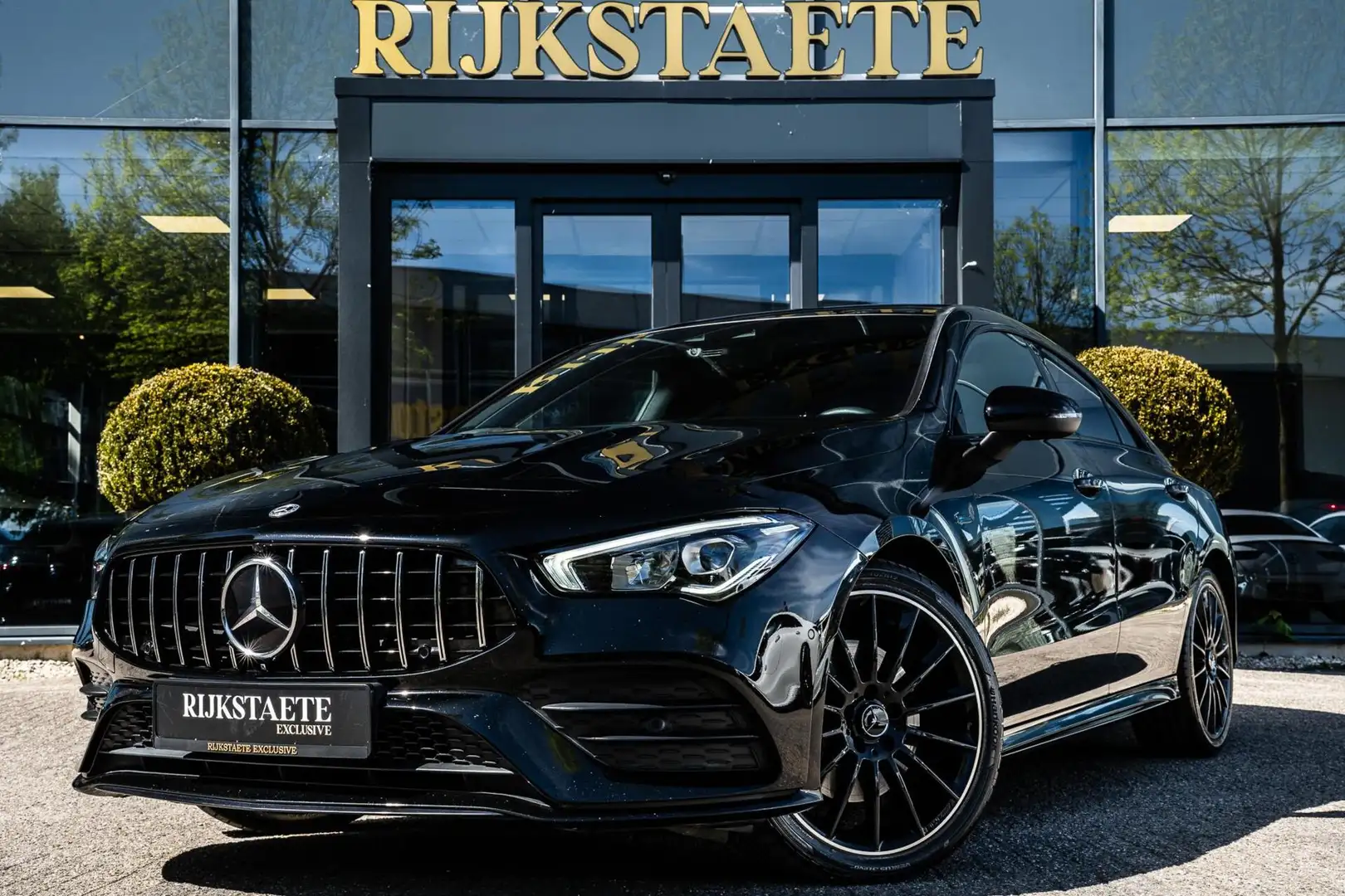 Mercedes-Benz CLA 250 250e AMG|PANO|CAMERA|ACC|SFEERV.|19'' Zwart - 1