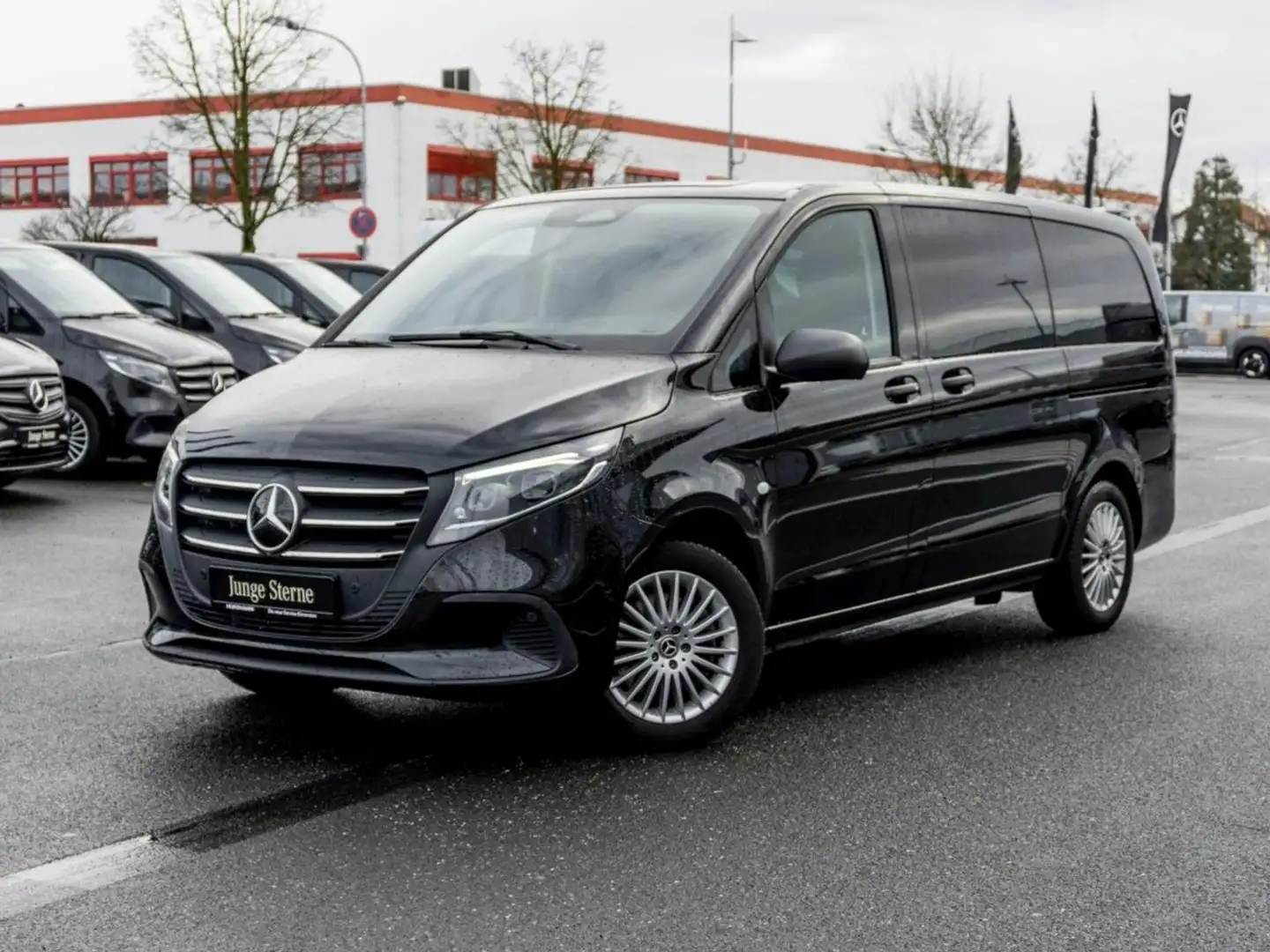 Mercedes-Benz Vito 124 CDI 4x4 Tourer PRO Lang Klima Navi AHK Schwarz - 1
