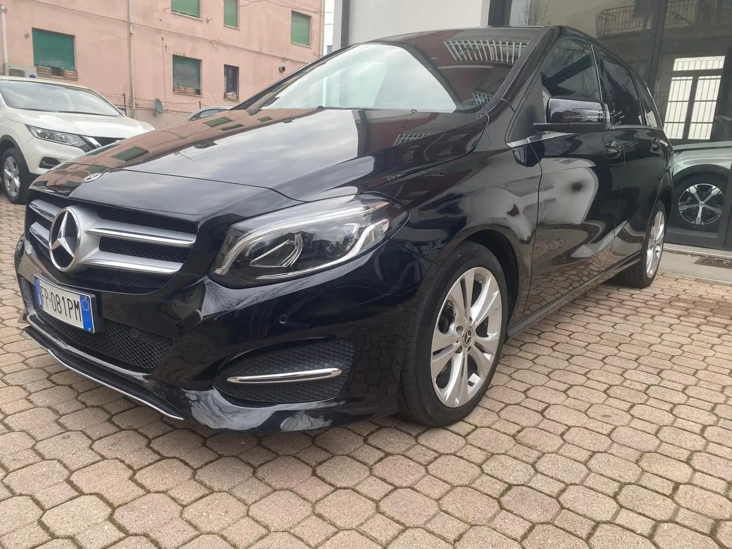 Mercedes-Benz B 180 Premium 92.000KM Nero - 2