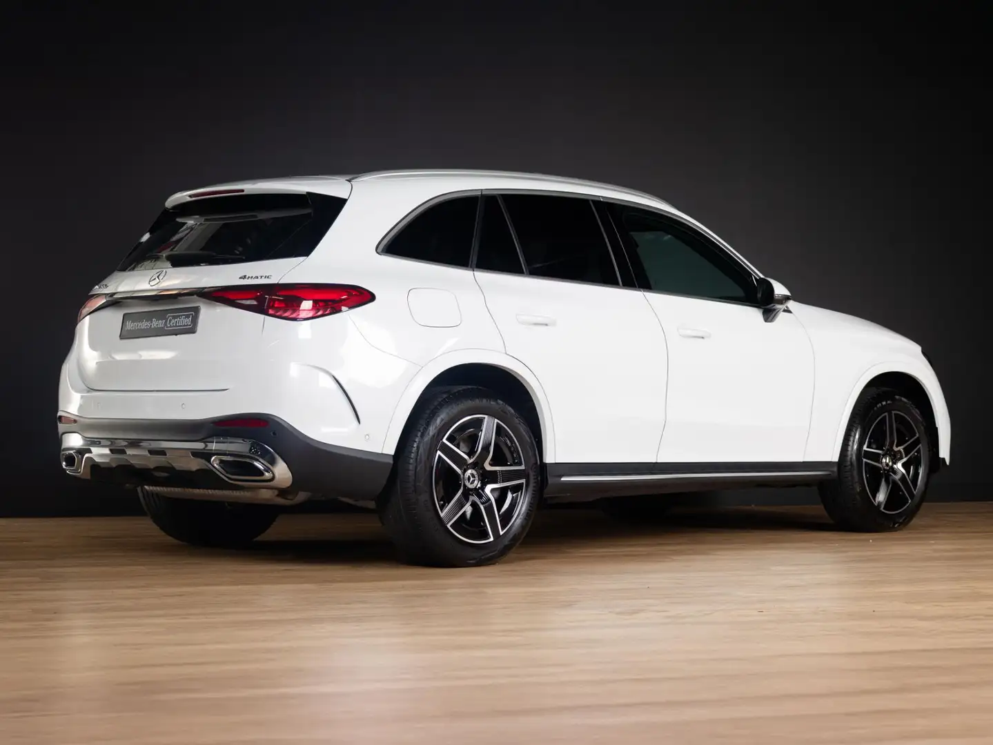 Mercedes-Benz GLC 300 300e 4MATIC AMG Line Panorama dak | Trekhaak Wit - 2
