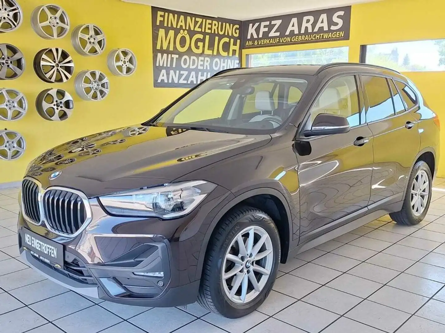 BMW X1 sDrive18d Advantage 1.BESITZ, PDC, NAVI, SITZH. Braun - 1
