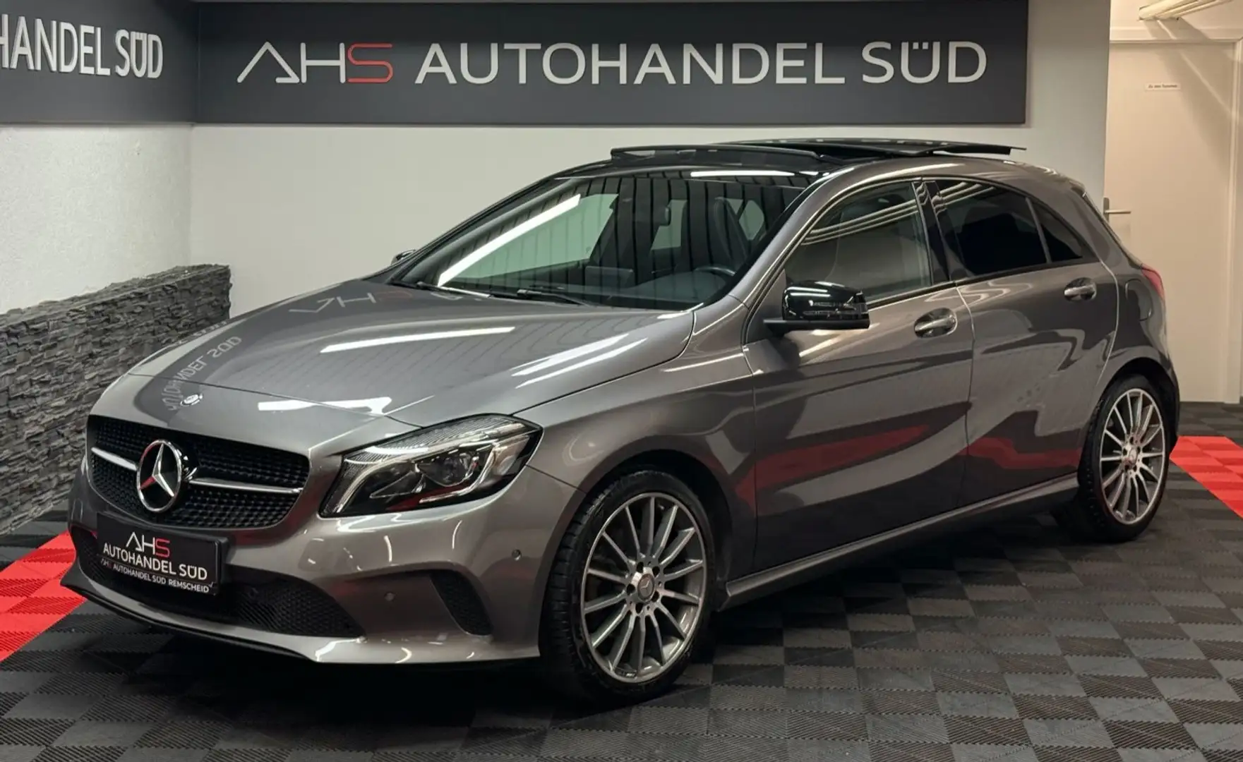 Mercedes-Benz A 220 A A 220 4Matic *PANORAMA*NAVI*LED* Grau - 1