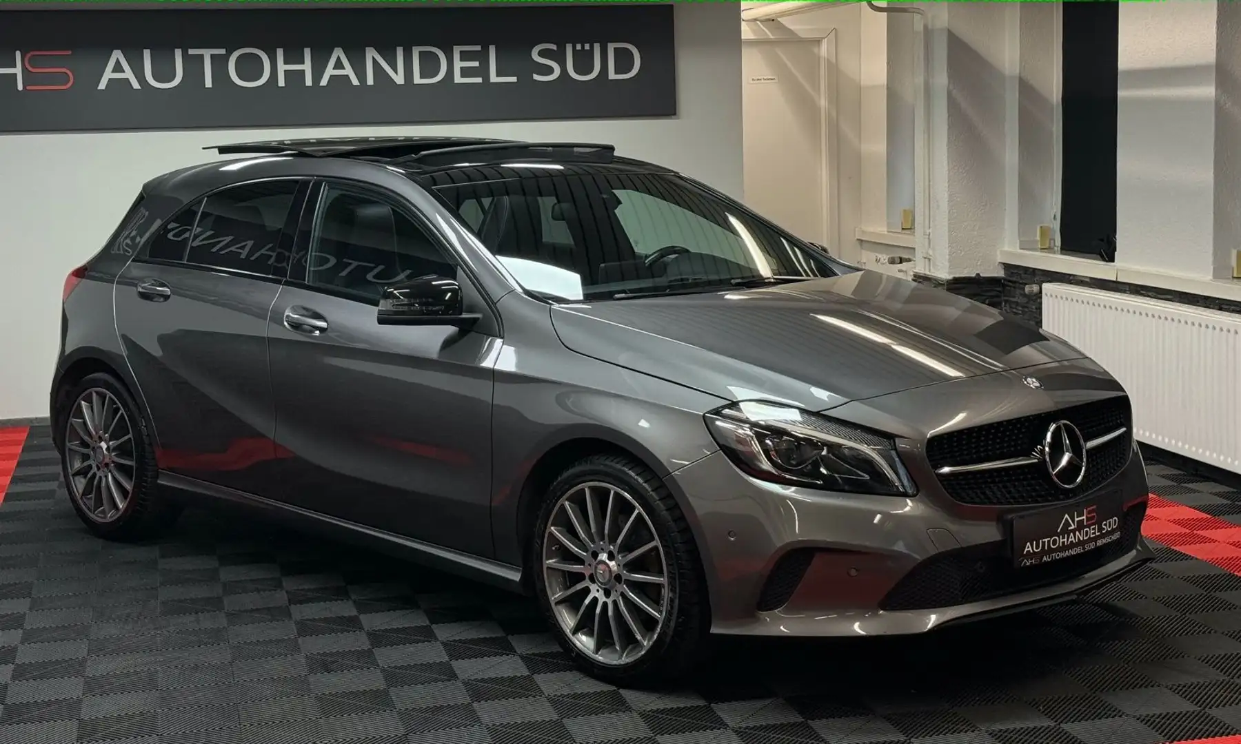 Mercedes-Benz A 220 A A 220 4Matic *PANORAMA*NAVI*LED* Grau - 2