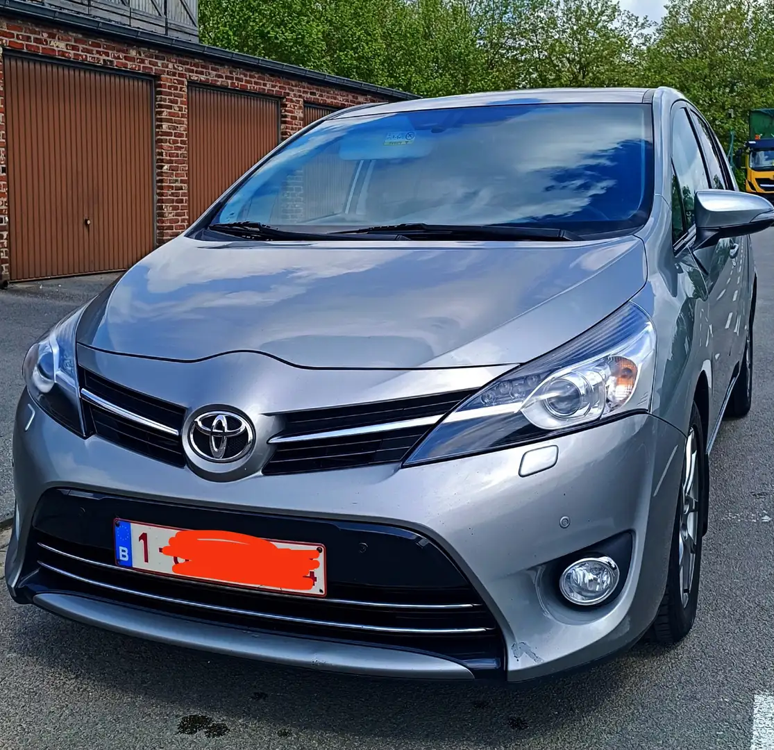 Toyota Verso 2.2 D-4D Automatik 7-Sitzer Executive Argent - 1