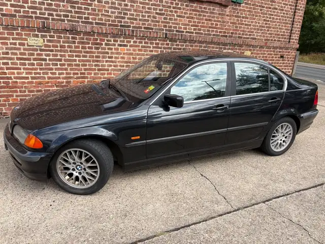 BMW 323 i Autom. Leder SSD Klima 8xAlu Harman K.