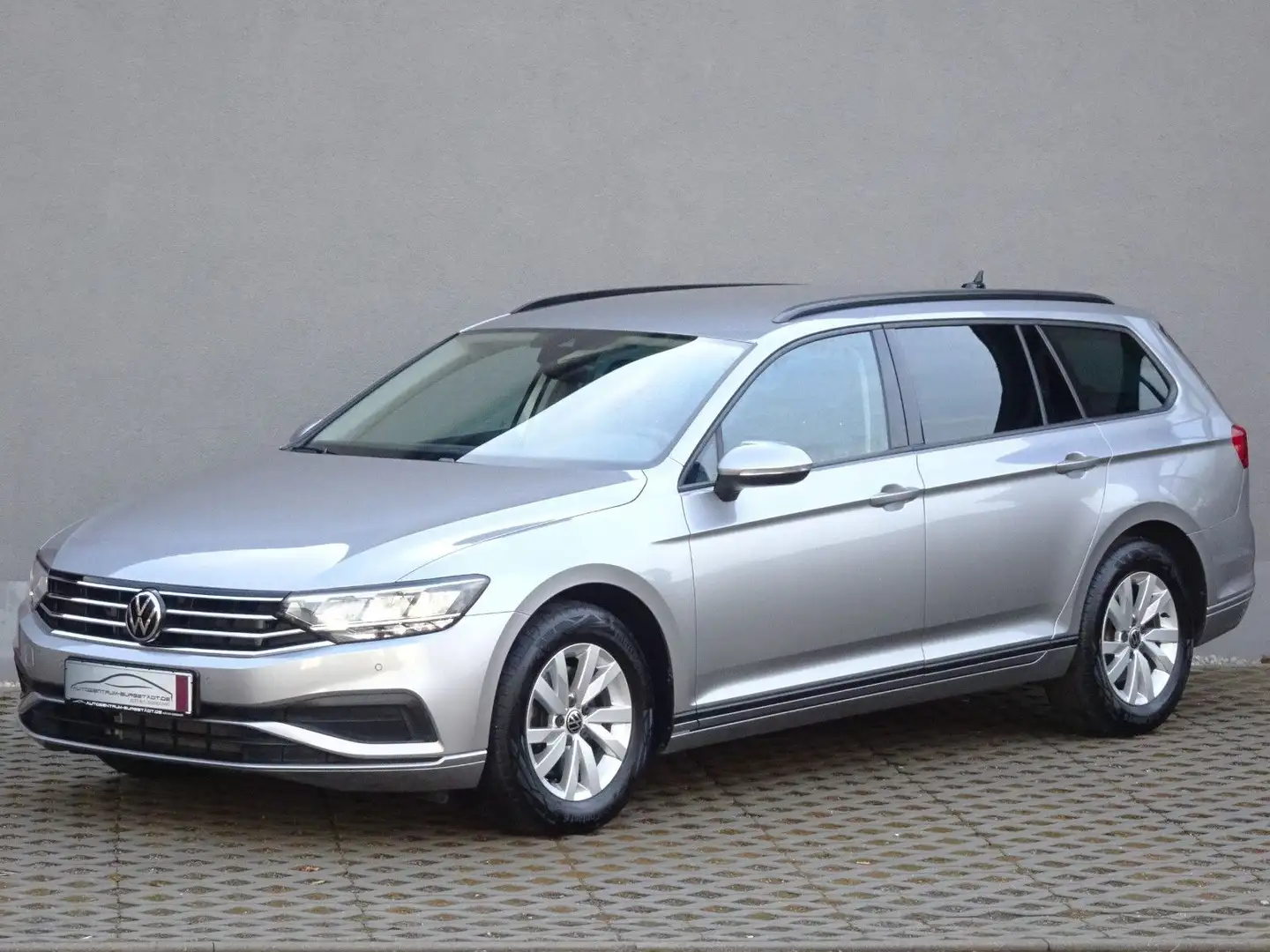 Volkswagen Passat Variant 2,0 TDI DSG/Navi/APP/PDC v+h/LMF Zilver - 1
