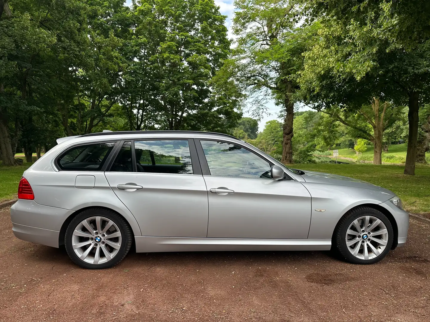 BMW 325 325d DPF Touring Aut. Edition Exclusive Verde - 2