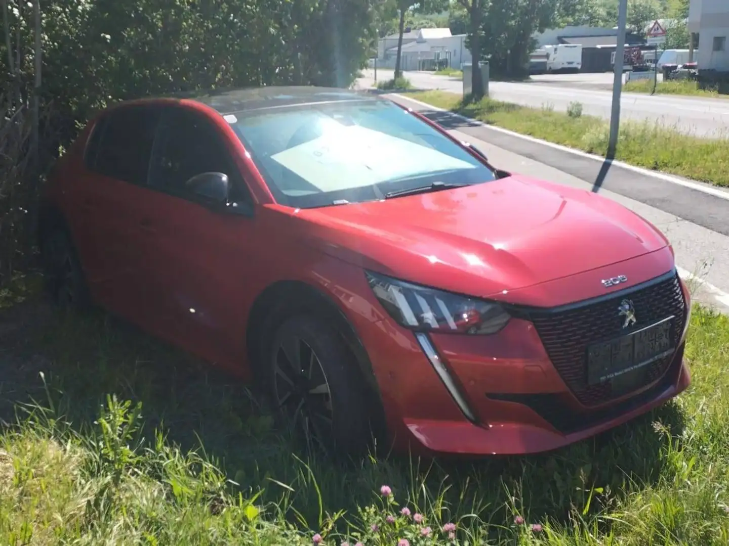 Peugeot e-208 GT Pack Rot - 1