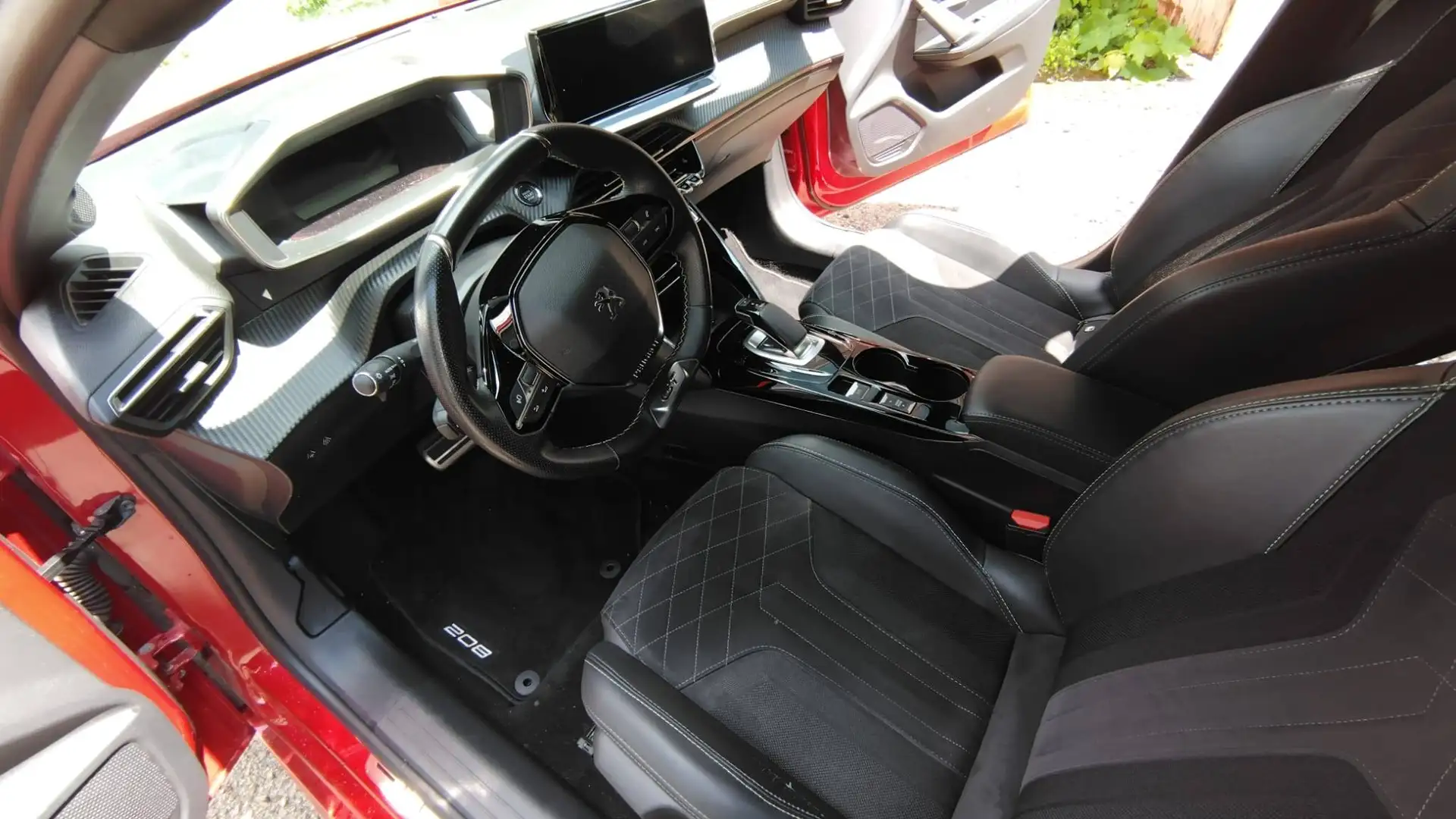 Peugeot e-208 GT Pack Rot - 2