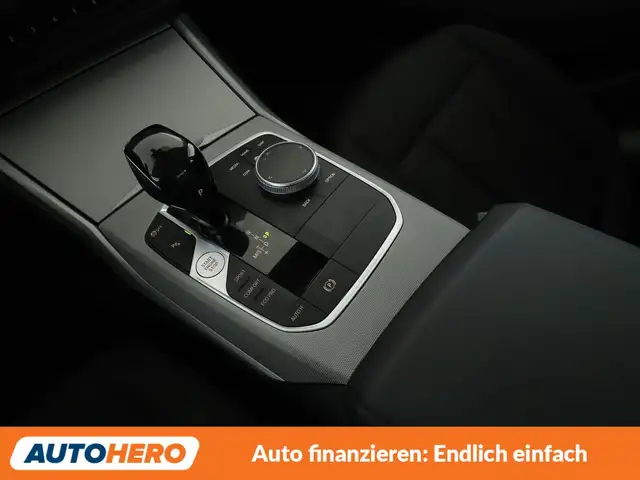 BMW 3 Series view 24