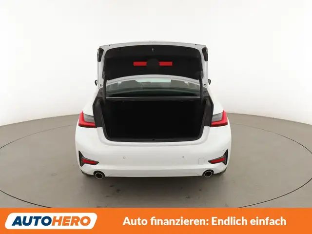 BMW 3 Series view 17