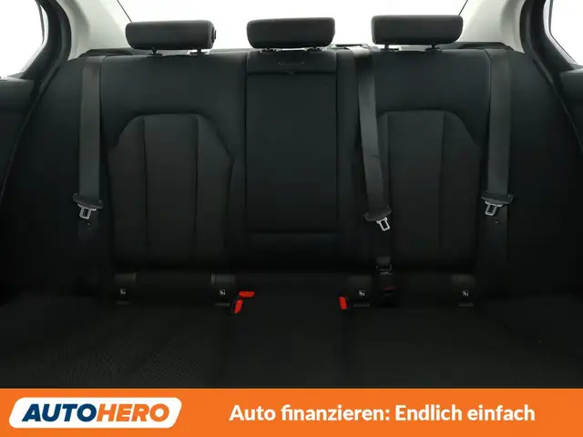 BMW 3 Series view 16