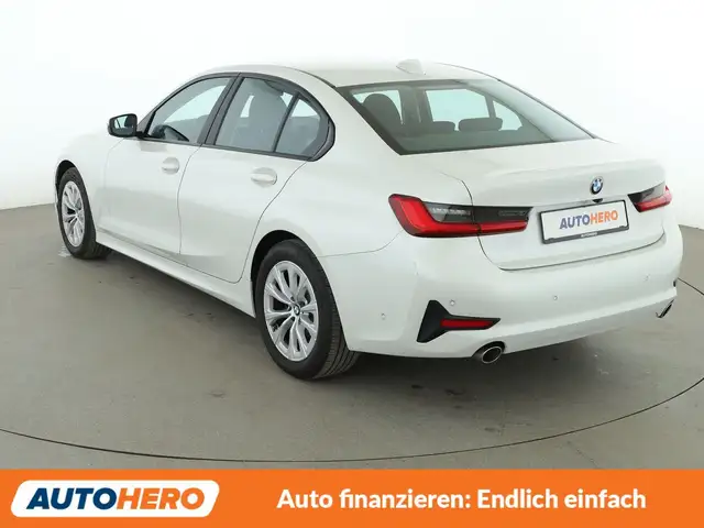 BMW 3 Series view 4