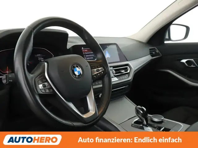 BMW 3 Series view 11