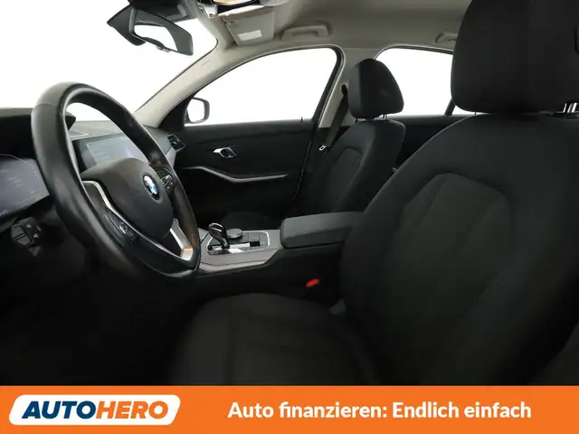 BMW 3 Series view 10