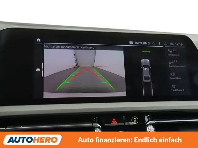 BMW 3 Series view 22