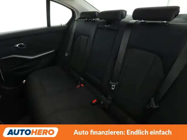 BMW 3 Series view 14