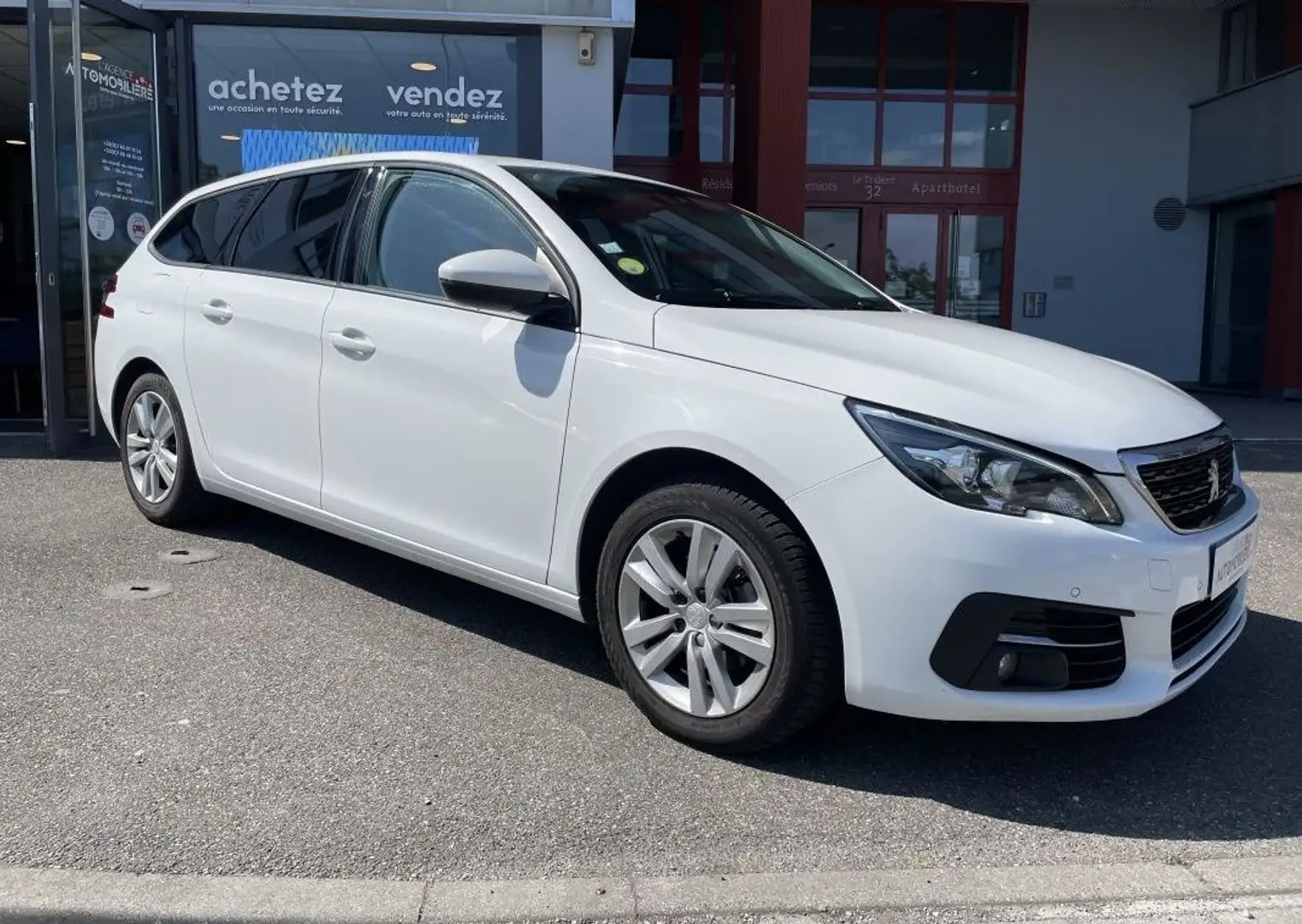 Peugeot 308 1.5 BlueHDI 130 ch EAT8 Active Business Blanc - 1