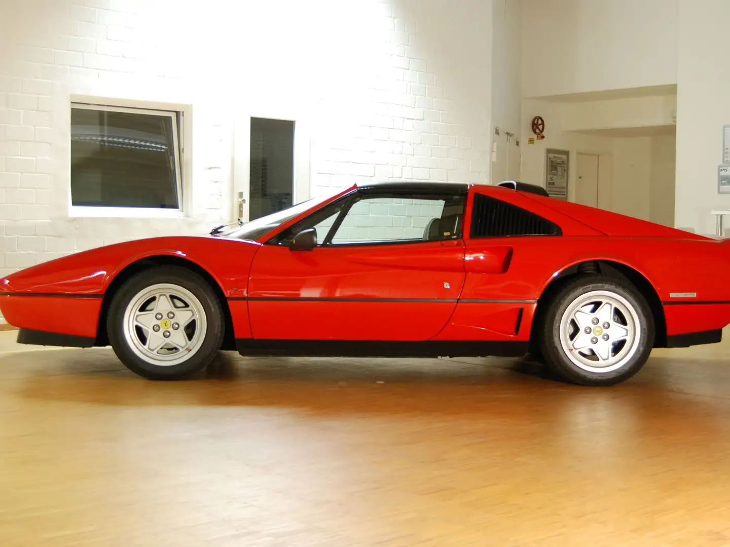 Ferrari 208 GTS Turbo Intercooler Червоний - 2
