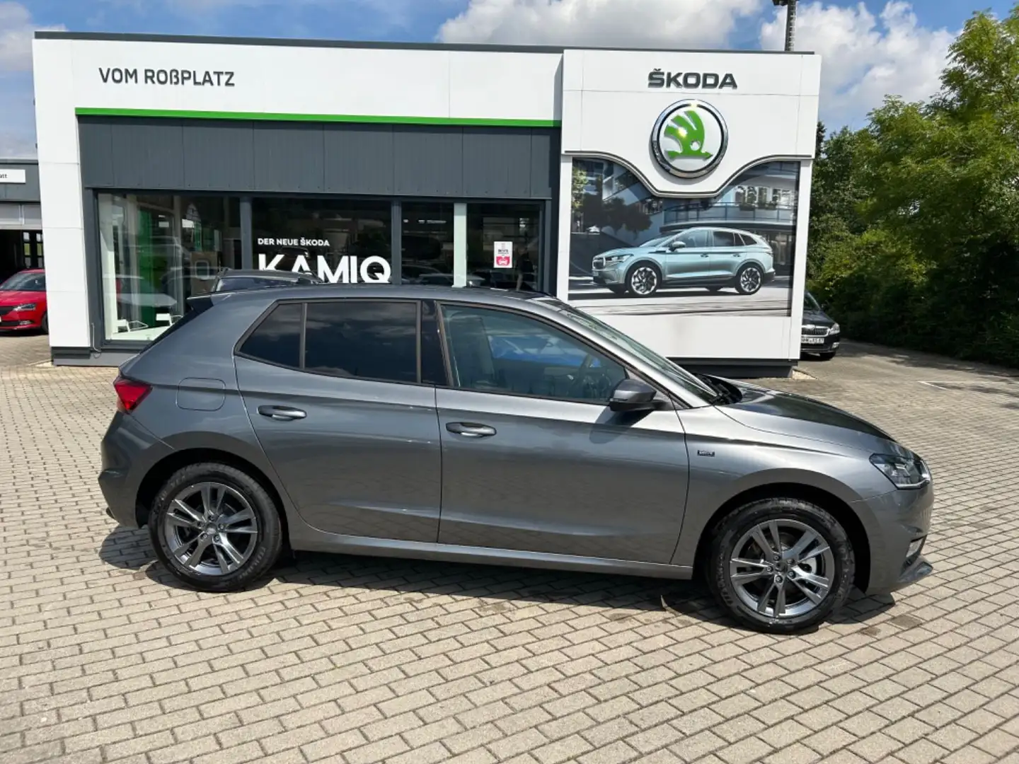 Skoda Fabia 1.0l TSI 85kW DSG Drive Grau - 2