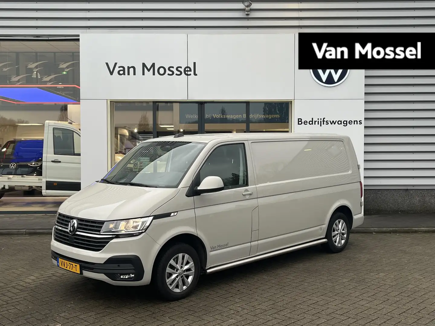 Volkswagen T6.1 Transporter 2.0 TDI 110 pk L2H1 Highline | Airco | Trekhaak | Beige - 1