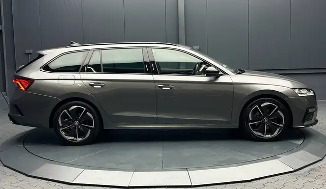 Skoda Octavia view 6