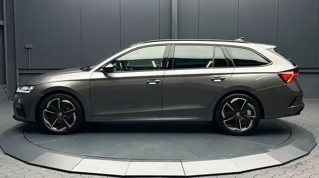 Skoda Octavia view 2