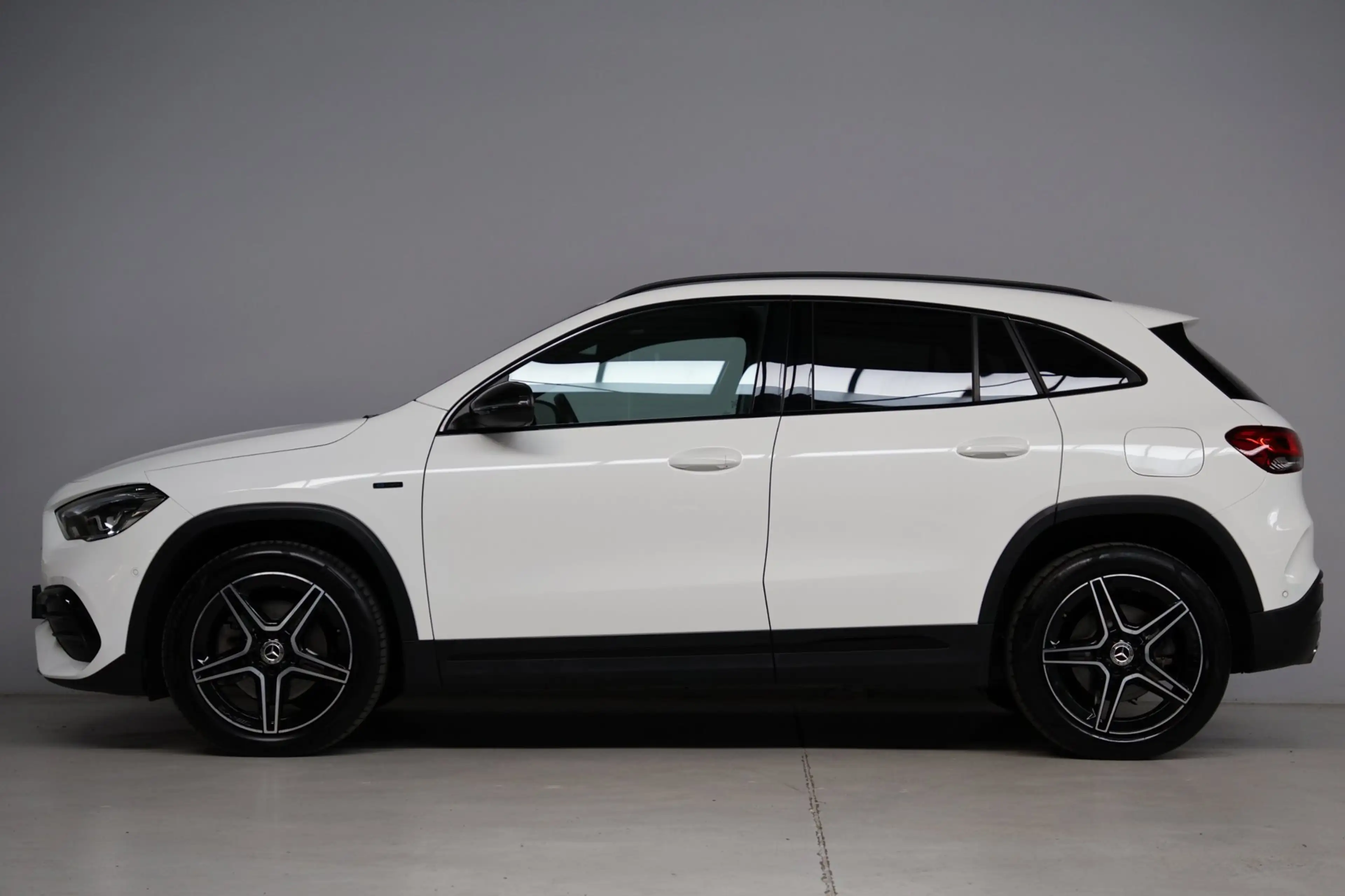 Mercedes-Benz GLA 250 e AMG Night Pakket — photo 11