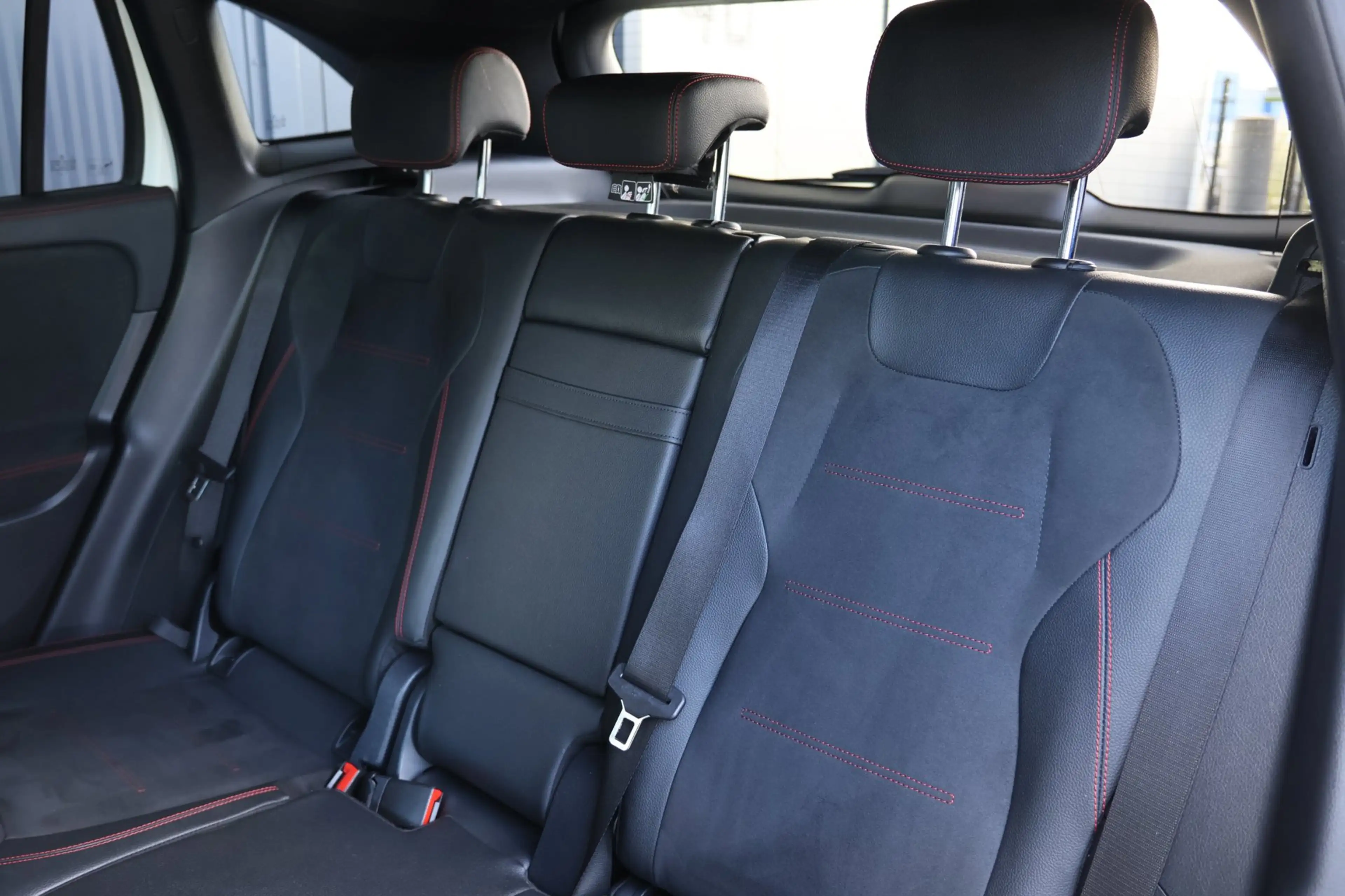 Mercedes-Benz GLA 250 e AMG Night Pakket — photo 28