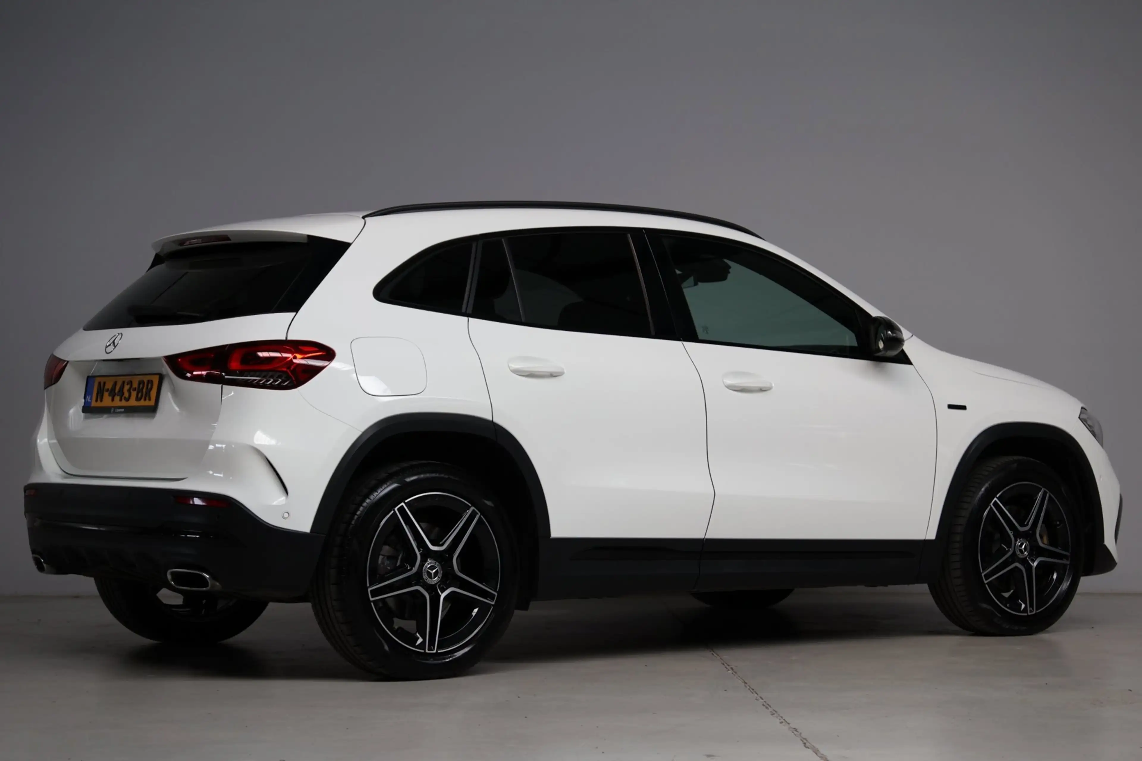 Mercedes-Benz GLA 250 e AMG Night Pakket — photo 2