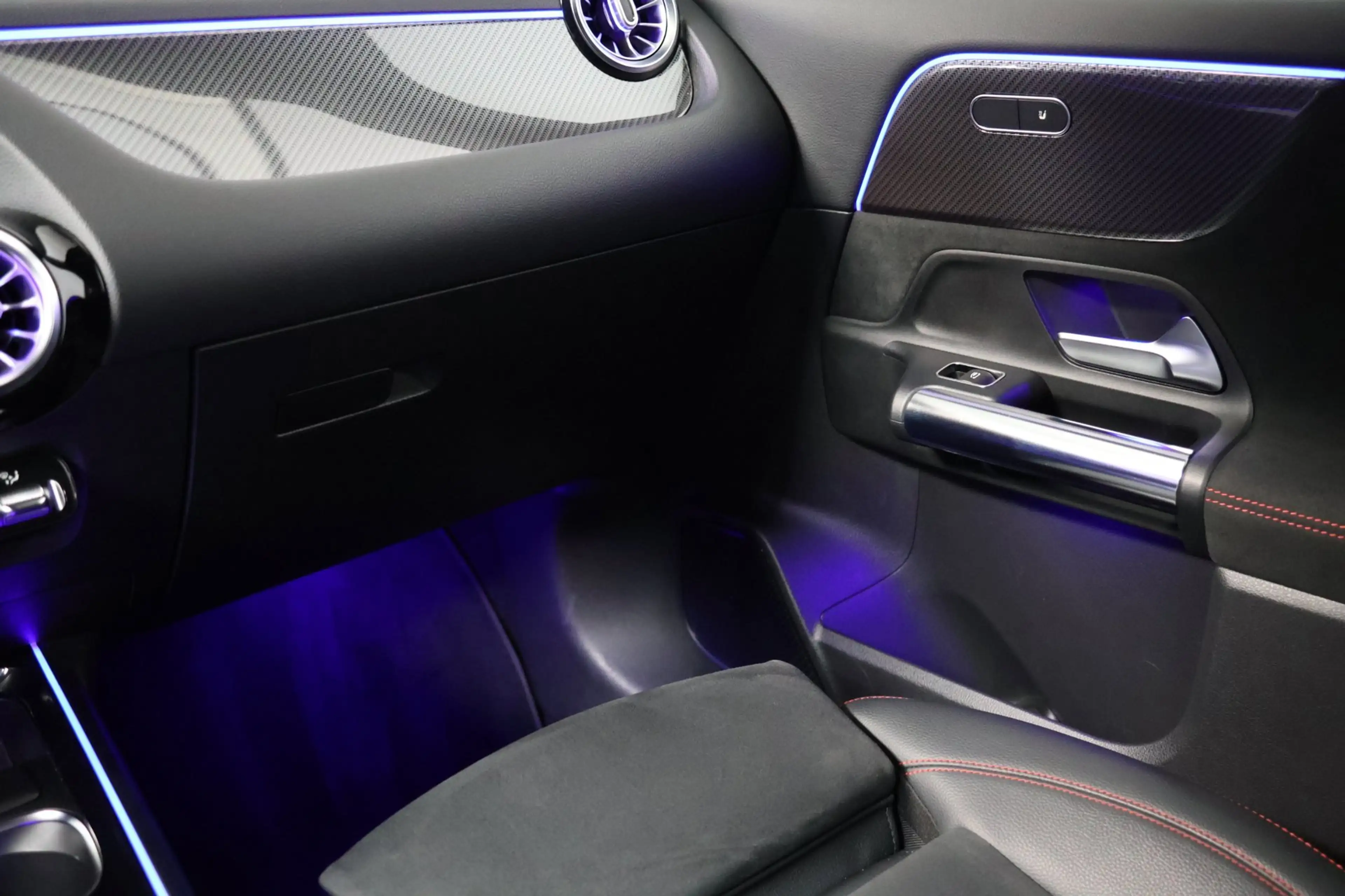 Mercedes-Benz GLA 250 e AMG Night Pakket — photo 24