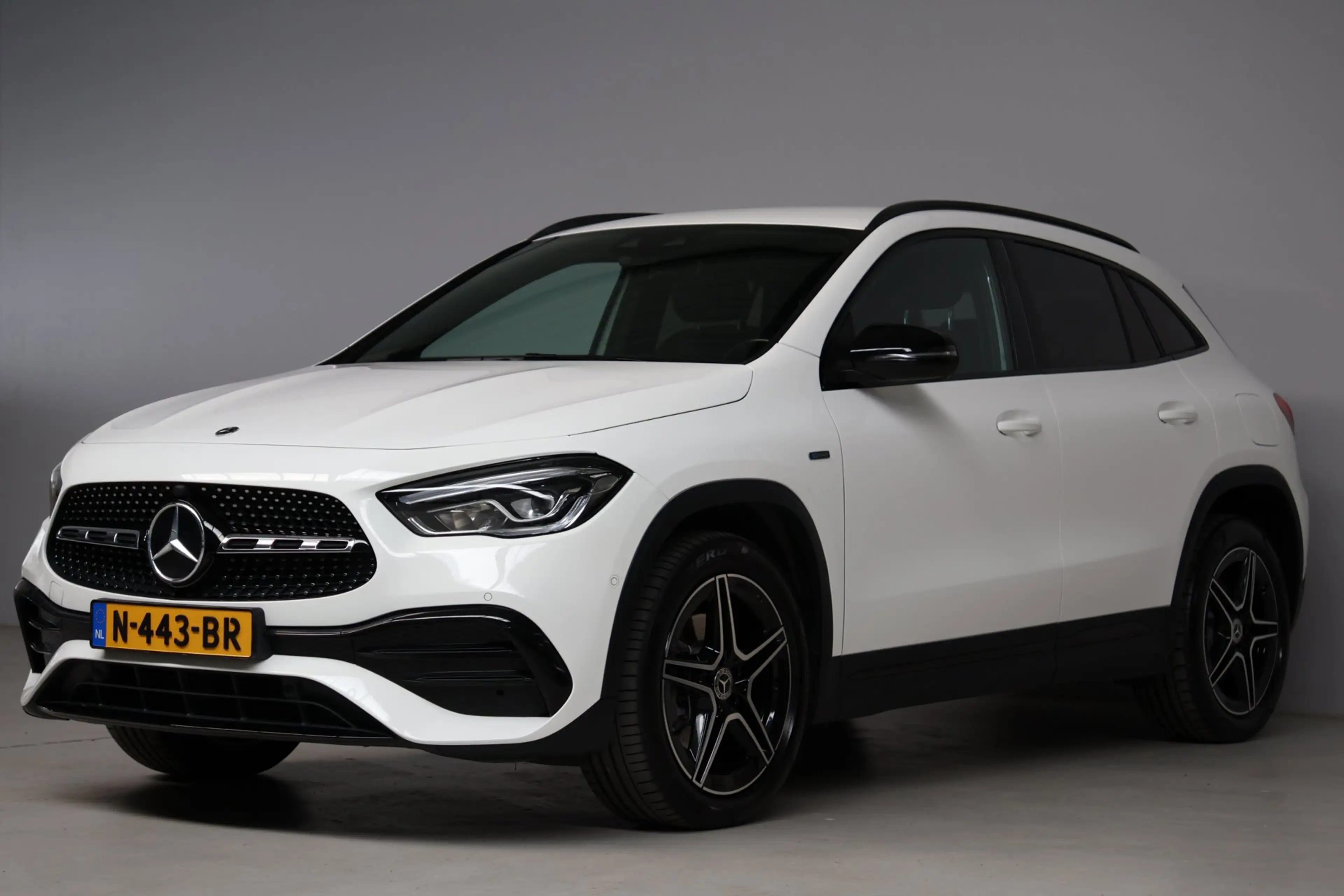 Mercedes-Benz GLA 250 e AMG Night Pakket — photo 31
