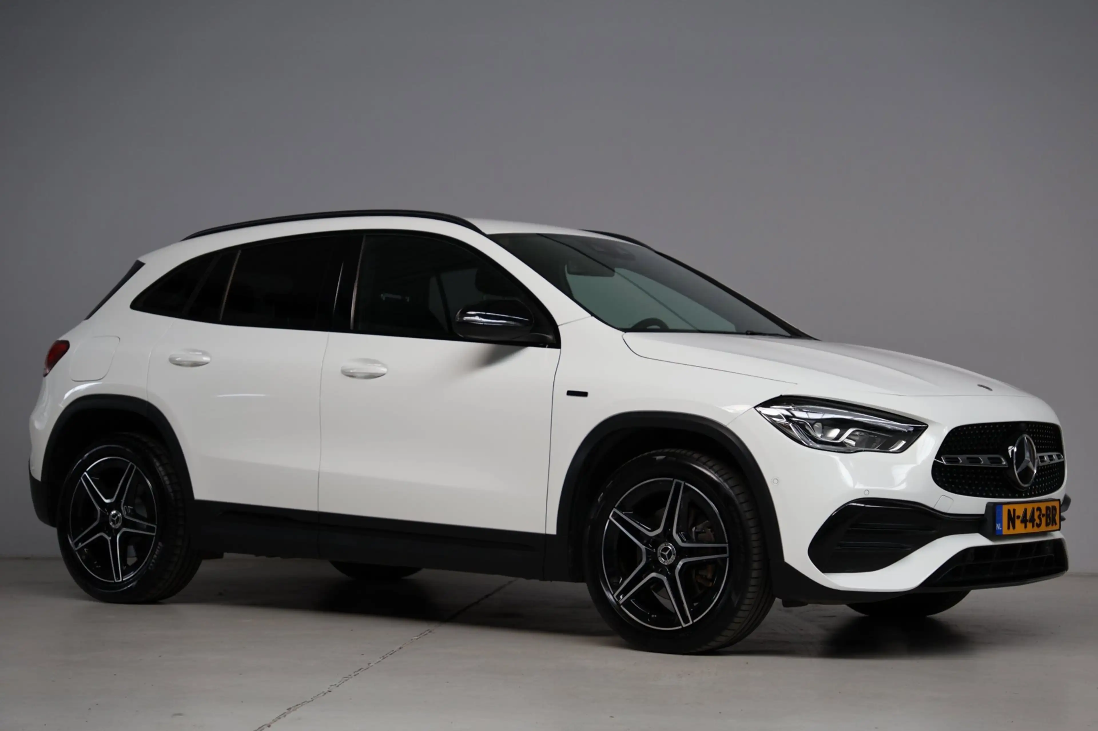 Mercedes-Benz GLA 250 e AMG Night Pakket — photo 20