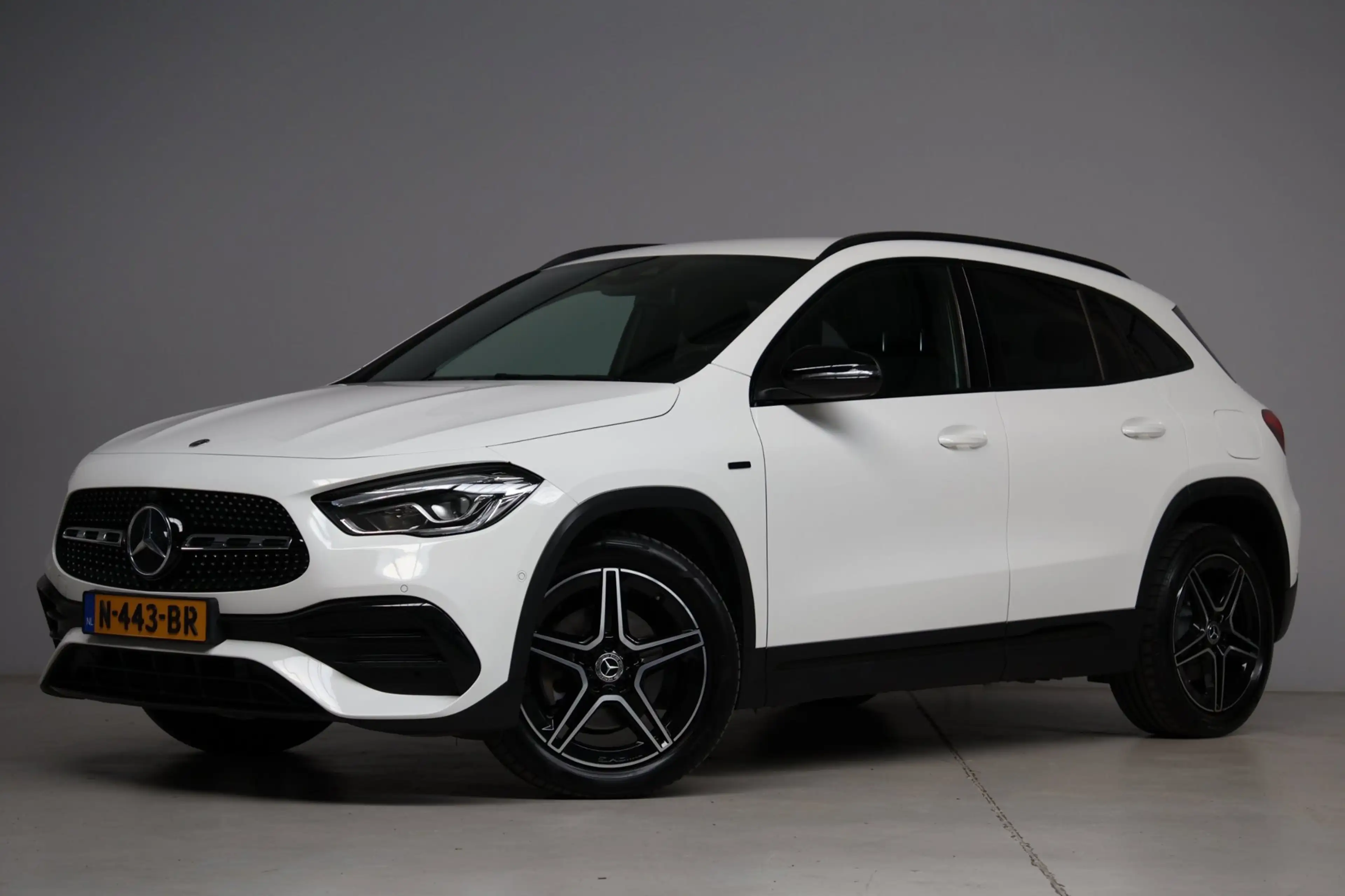 Mercedes-Benz GLA 250 e AMG Night Pakket