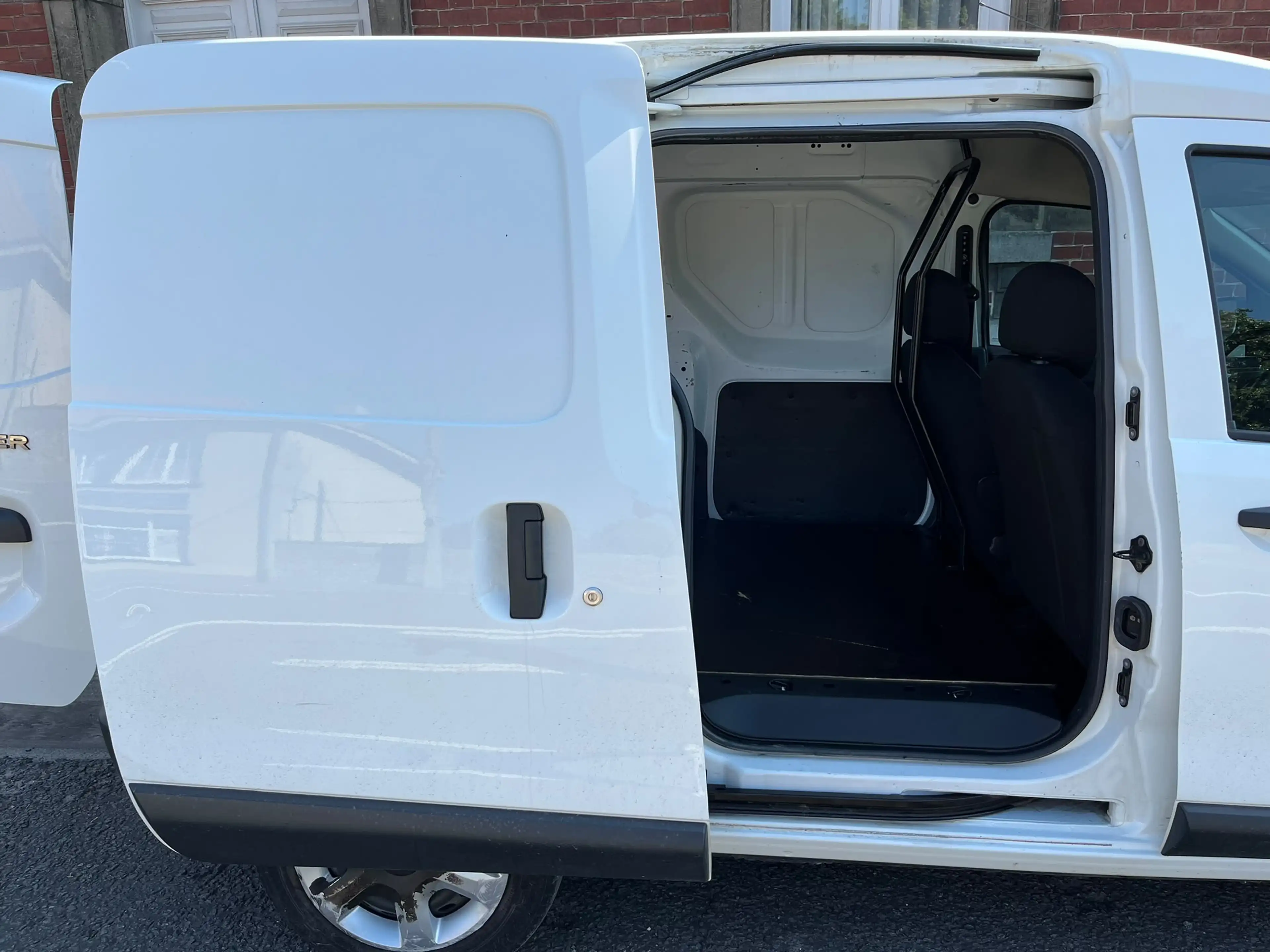 Dacia Dokker Van UTILITAIRE 1.6i SCe EURO6C 1ER PROPRIO *** CAPTEURS/BLUETOOTH *** — photo 9
