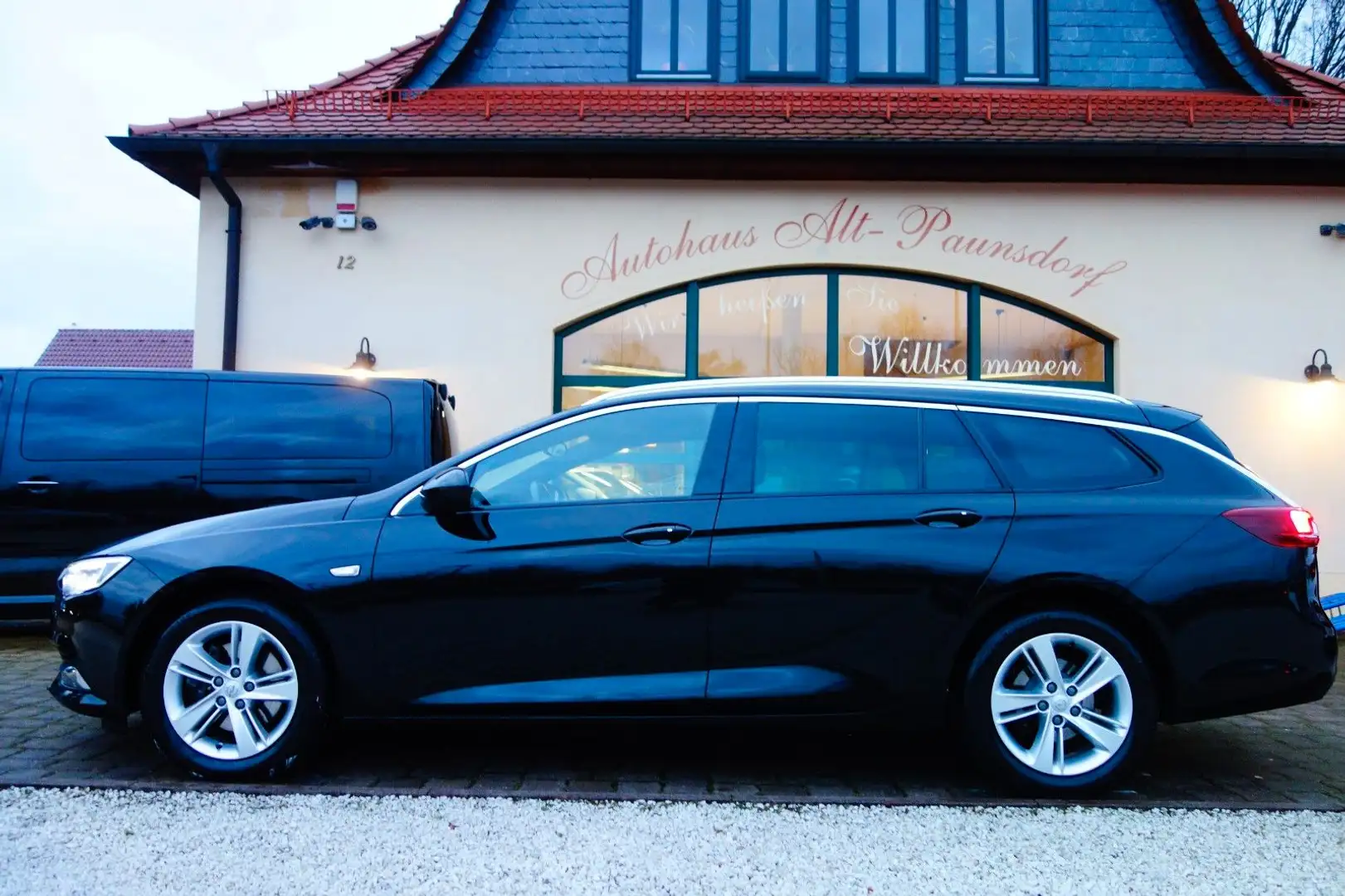 Opel Insignia B Sports T. 2,0 CDTi  Business Innovat. Schwarz - 2