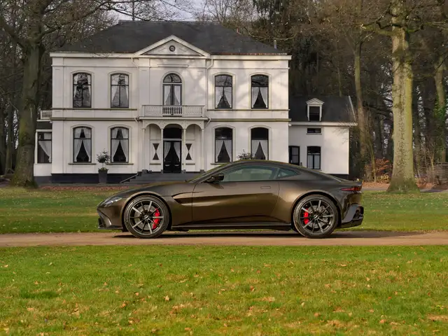 Aston Martin Vantage 4.0 V8 | Carbon pack ext + int | Véél alcantara |