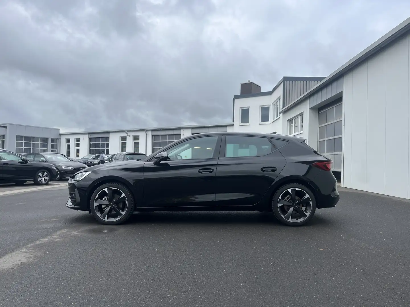CUPRA Leon 1.5 TSI DSG 169€ m. 20% Anzahlung Digital Cockpi Schwarz - 2