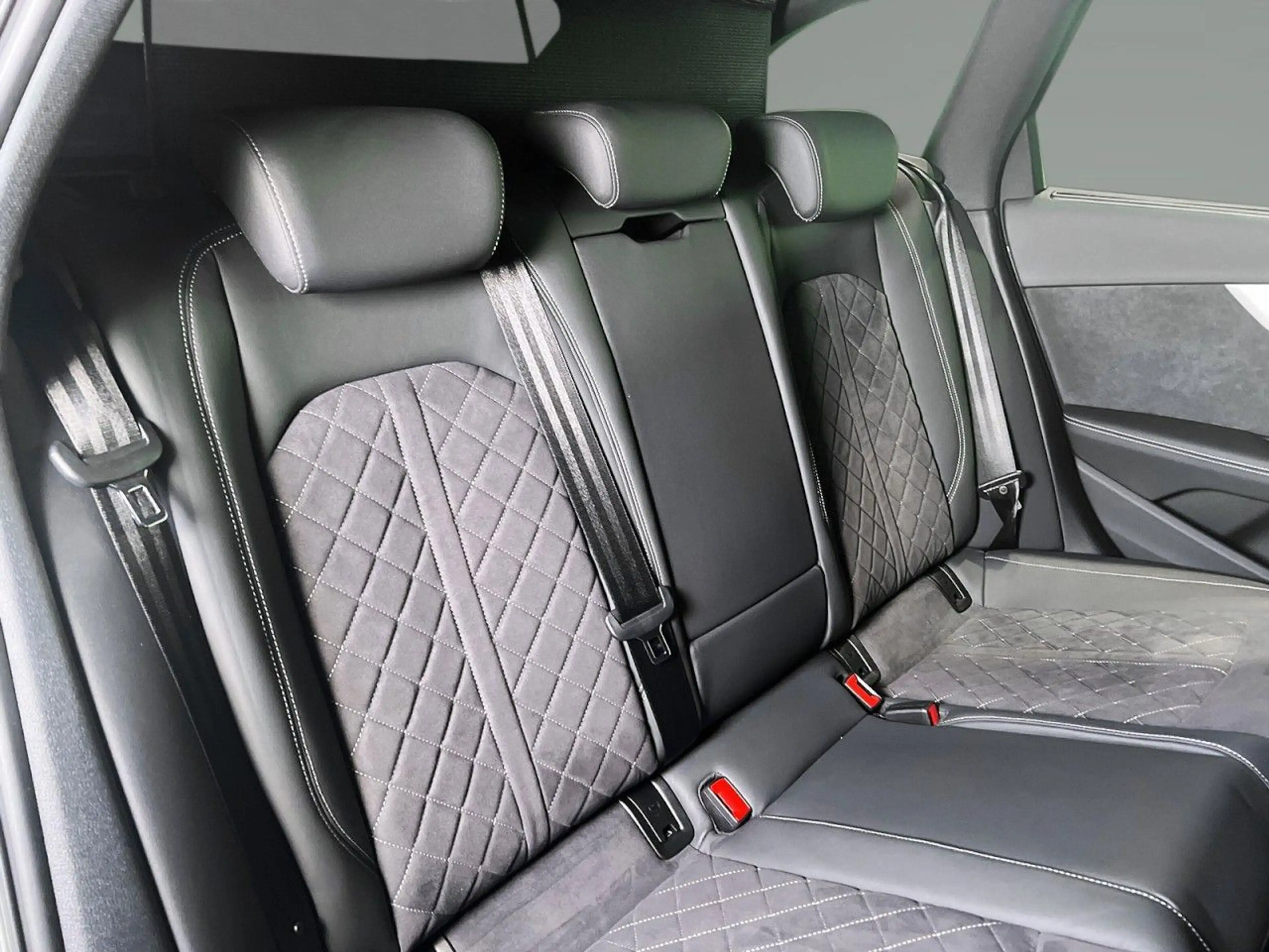 Audi RS4 Avant TFSI tiptronic B&O Panorama Navi+ RFK Klima — photo 9