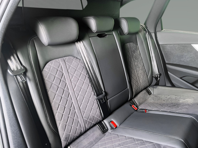Audi RS4 Avant TFSI tiptronic B&O Panorama Navi+ RFK Klima — photo 8
