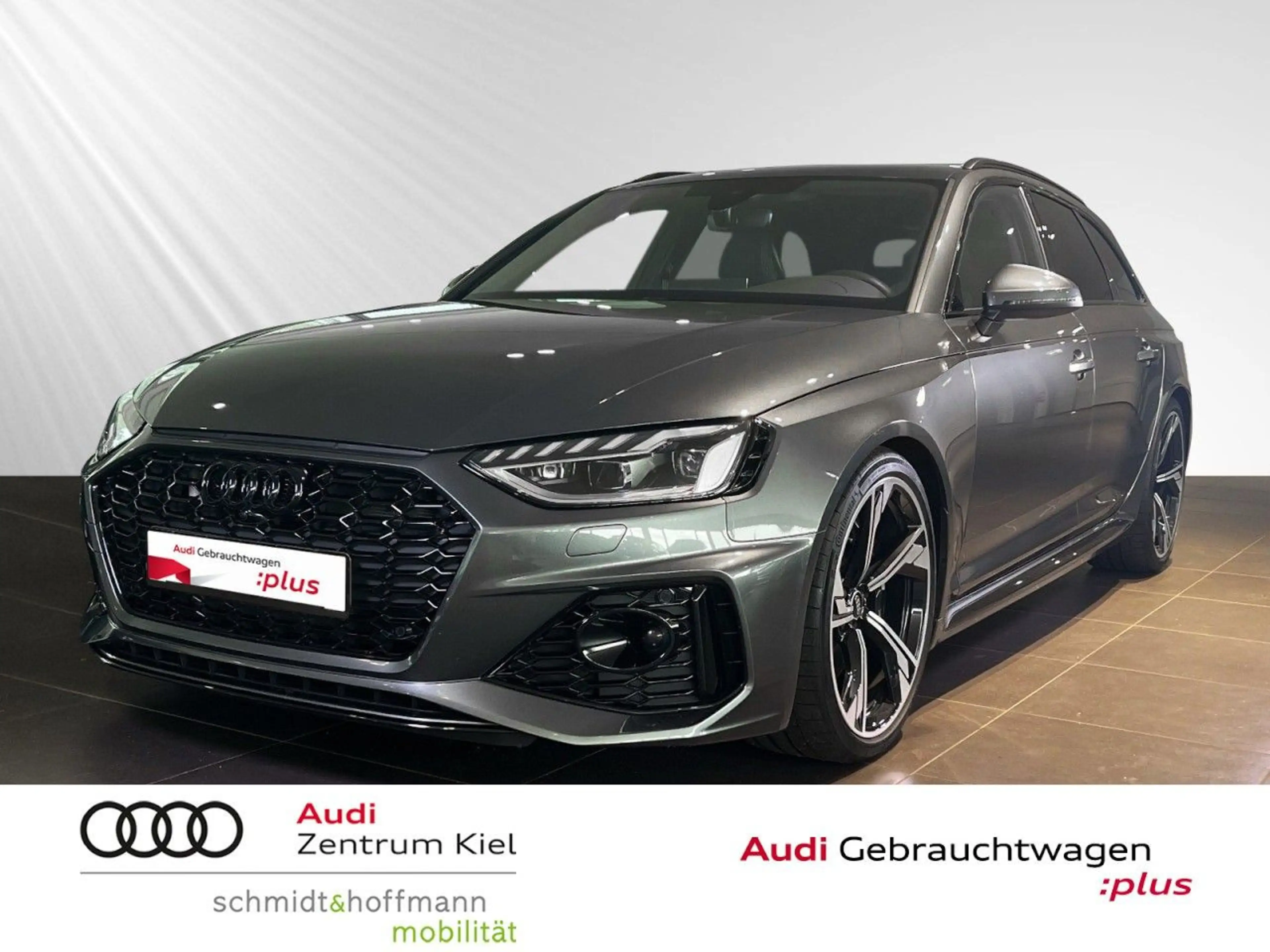 Audi RS4 Avant TFSI tiptronic B&O Panorama Navi+ RFK Klima — photo 2