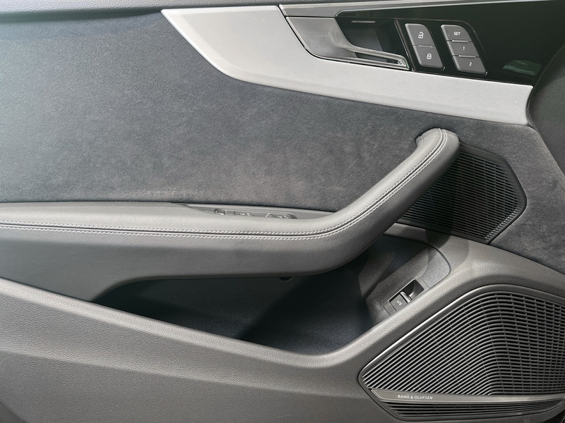 Audi RS4 Avant TFSI tiptronic B&O Panorama Navi+ RFK Klima — photo 14