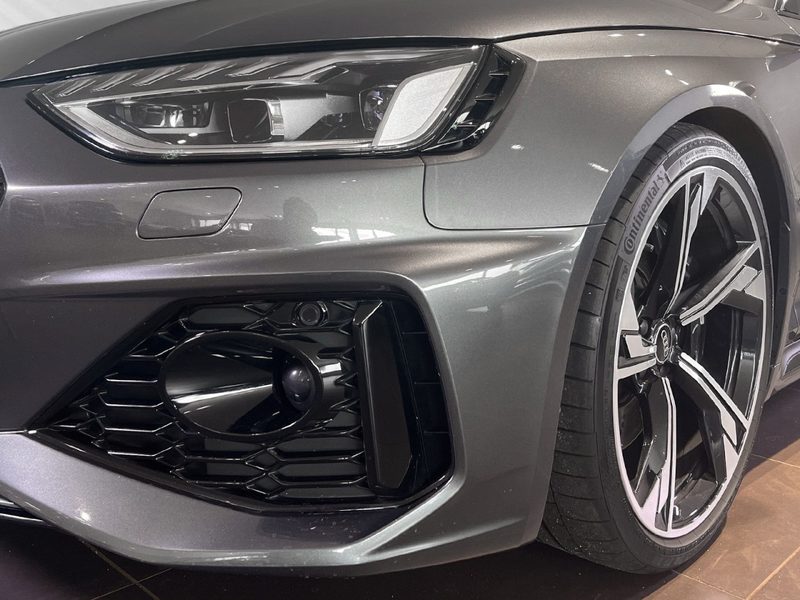 Audi RS4 Avant TFSI tiptronic B&O Panorama Navi+ RFK Klima — photo 6