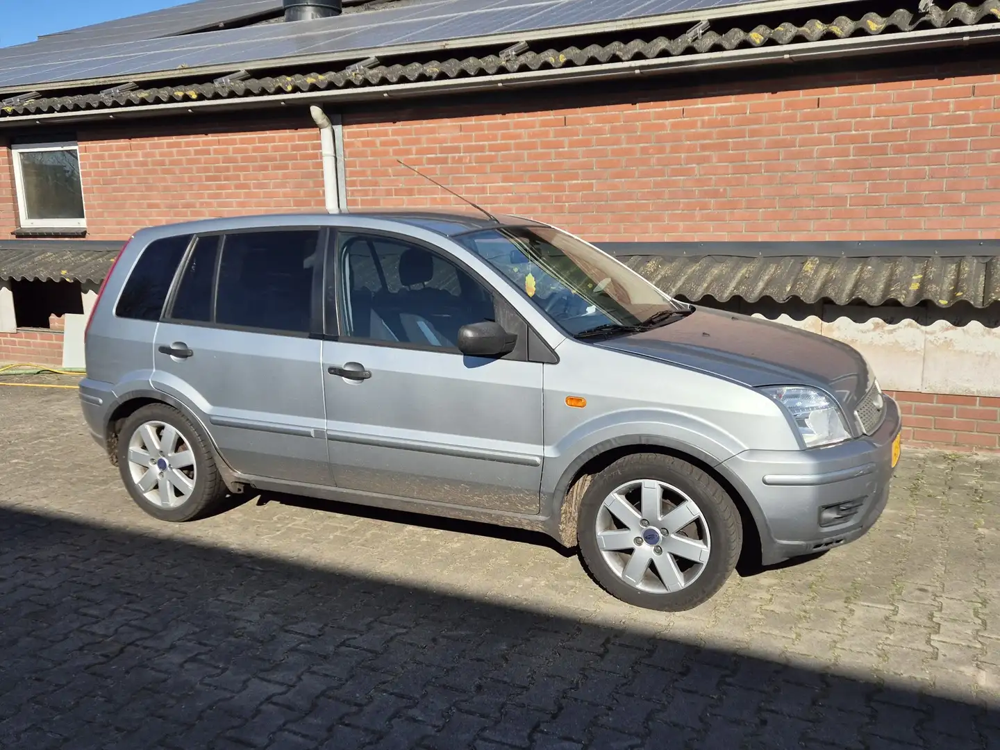 Ford Fusion 1.6-16V Fusion+ Grijs - 1