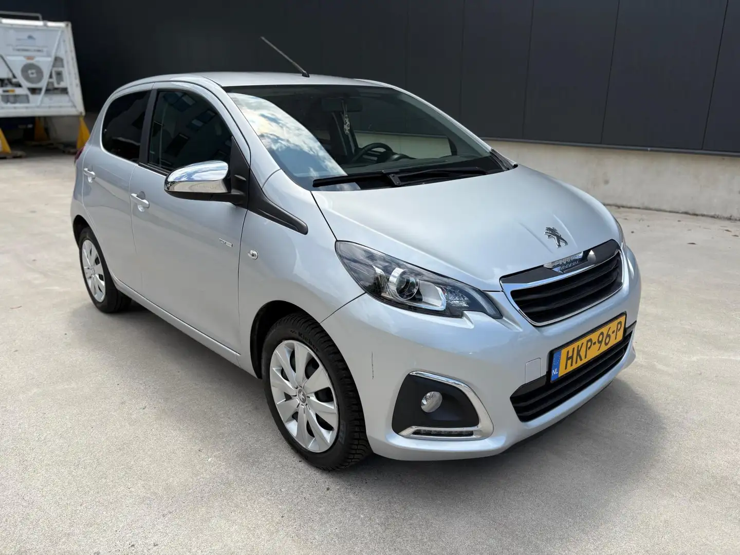 Peugeot 108 1.0 e-VTi Style Grijs - 1