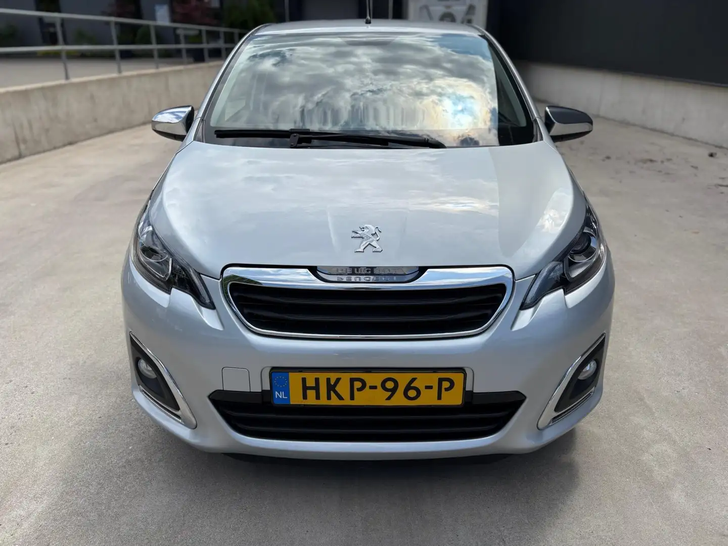 Peugeot 108 1.0 e-VTi Style Grijs - 2