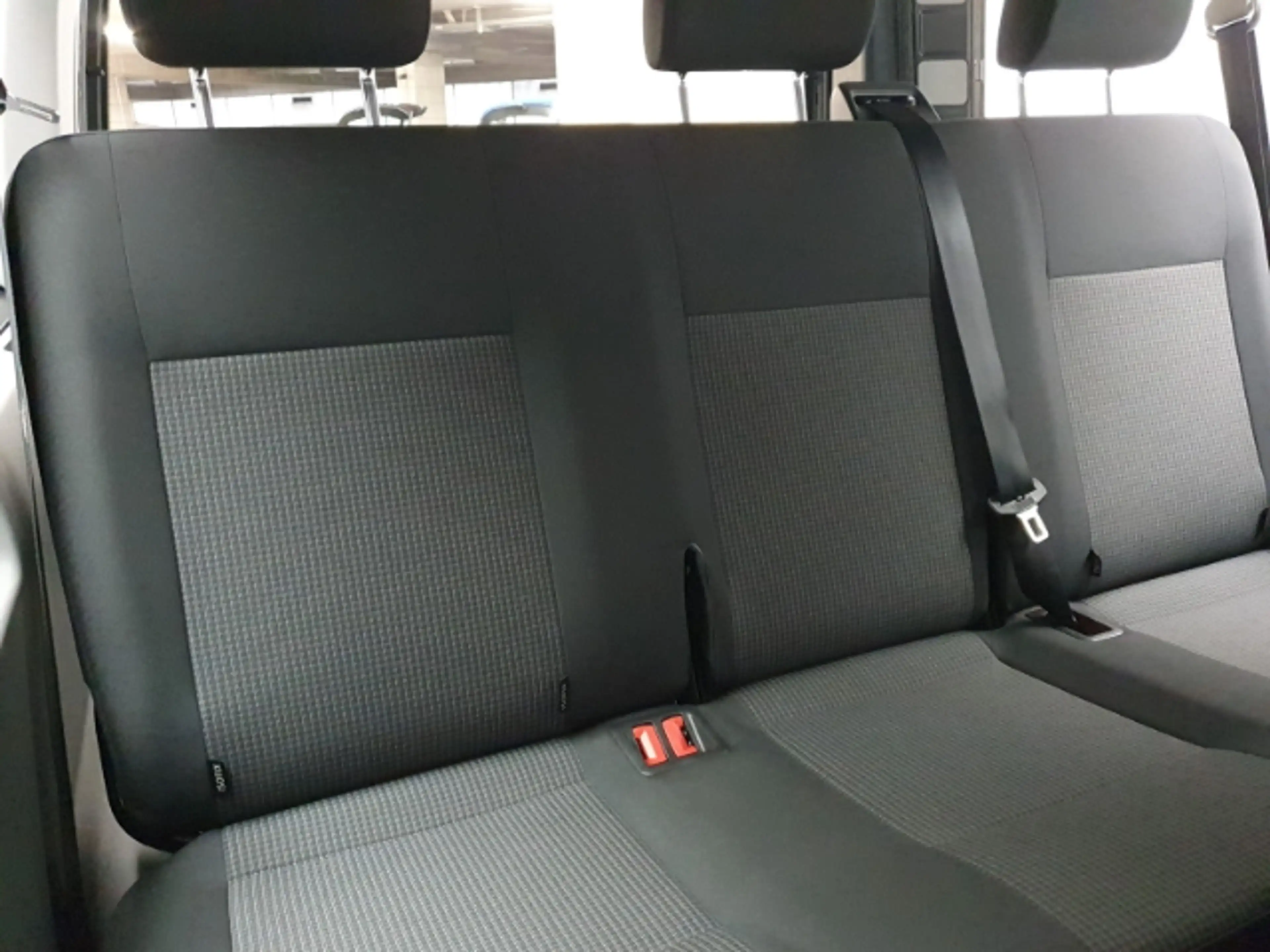 Volkswagen T6.1 Transporter Kombi 9-Sitzer L2H1 AHK Navi — photo 13