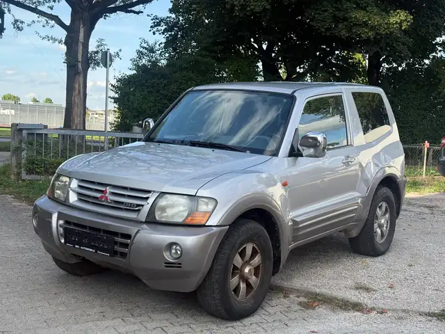 Mitsubishi Pajero 3.2 DI-D Avance (3-trg.)