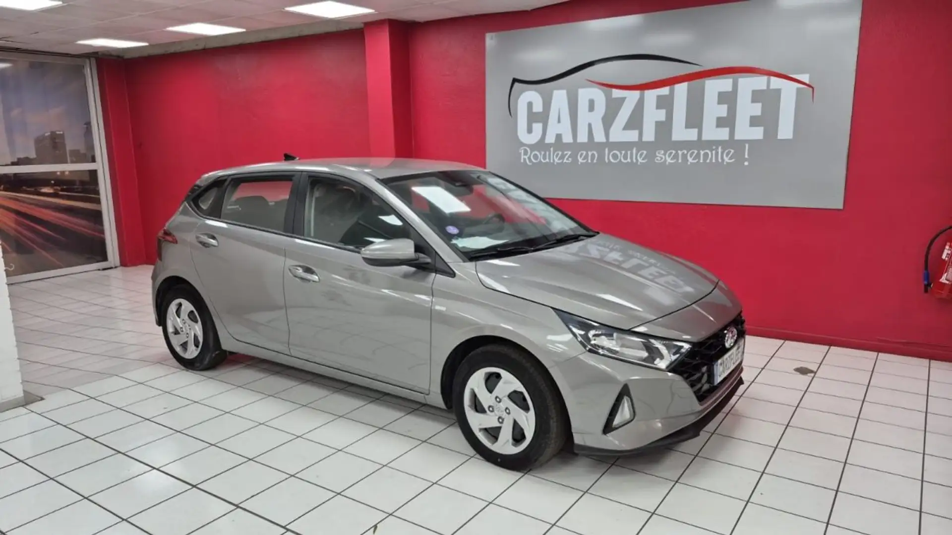 Hyundai i20 BERLINE 1.0 100ch 48V BUSINESS/1 ERE MAIN/EXPORT ALGERIE 12790 HT Gris - 1