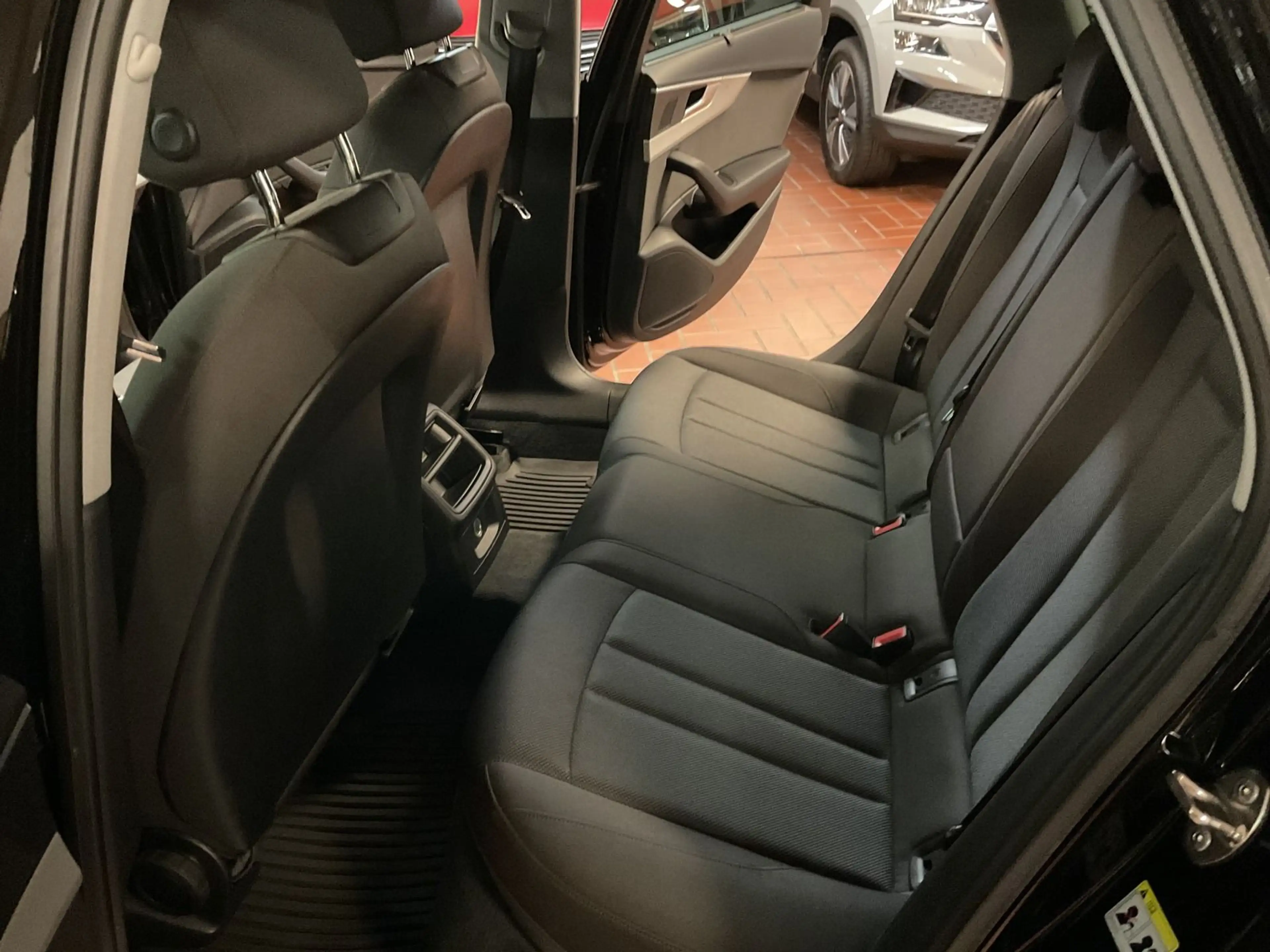 Audi A4 allroad Allroad  40 TDI quattro LED,Navi,Standheizung — photo 10